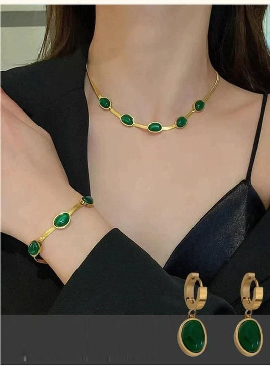 Oval Green Crystal Pendant Necklace (FREE Bracelet )